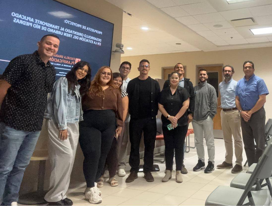 ATIDTOP's tweet image. ATI felicita a la clase PLAN 6525- Estructura Urbana y Regional por completar su presentacion final sobre el PRADEDOT en el area de Rio Piedras. Mucho exito a los futuros planificadores!!!