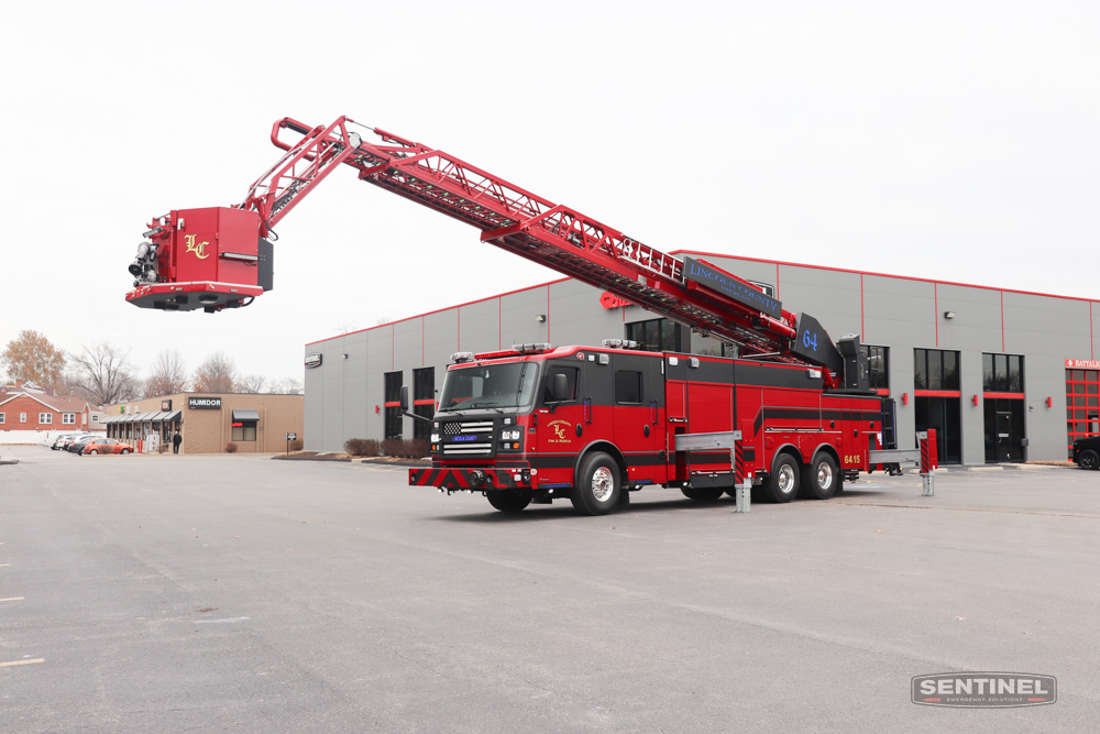 Sentinel_EmgSol's tweet image. NEW DELIVERY!
The Lincoln County Fire Protection District recently took delivery of this @rosenbauerus King Cobra! THANK YOU Chief VanGaasbeek, the Board of Directors, and the firefighters of Lincoln County FPD for choosing Sentinel and Rosenbauer!
sentineles.com/lincolncountyf…