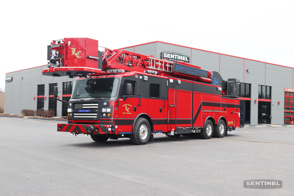 Sentinel_EmgSol's tweet image. NEW DELIVERY!
The Lincoln County Fire Protection District recently took delivery of this @rosenbauerus King Cobra! THANK YOU Chief VanGaasbeek, the Board of Directors, and the firefighters of Lincoln County FPD for choosing Sentinel and Rosenbauer!
sentineles.com/lincolncountyf…