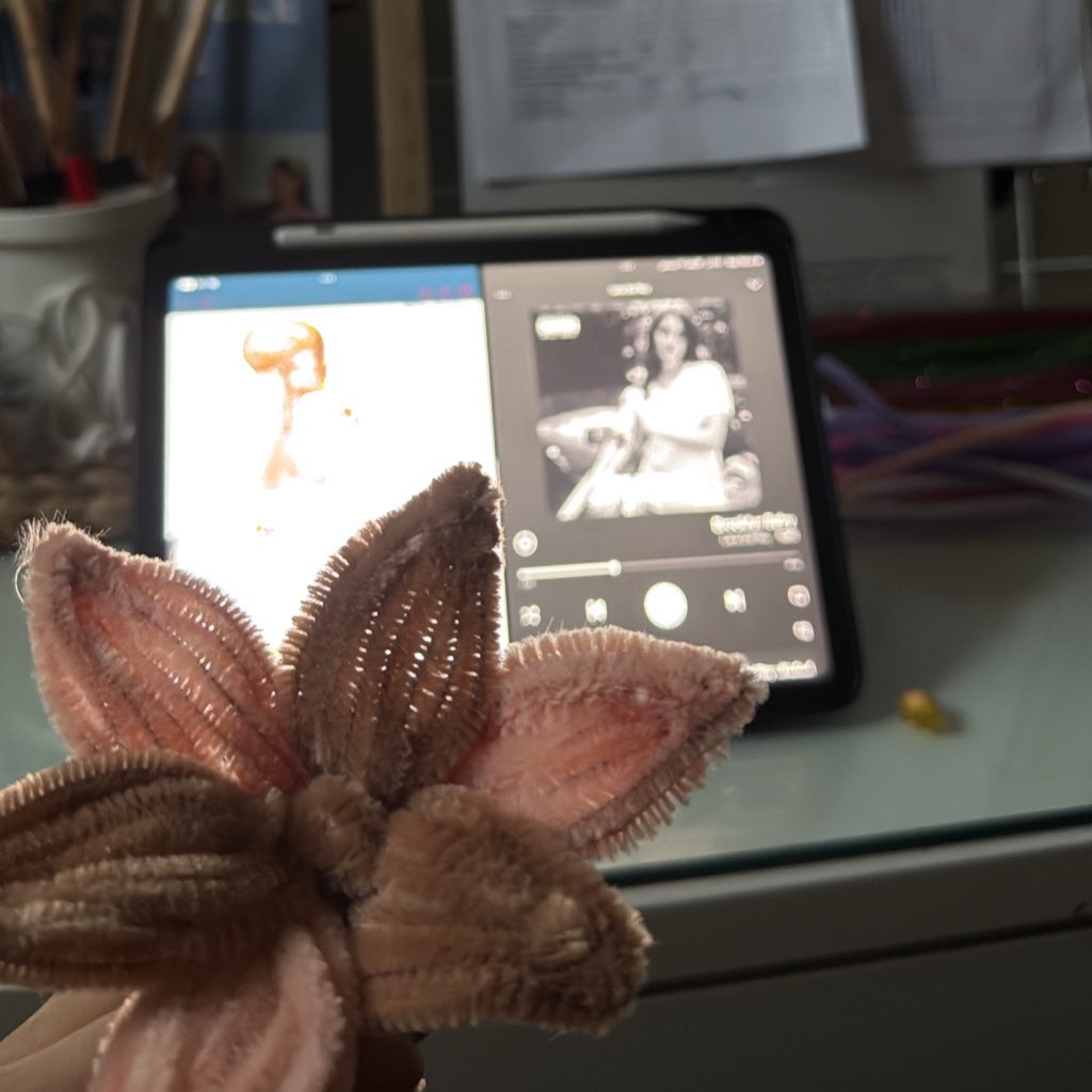 RN_dodi's tweet photo. finals week or my final week

I'm enjoying making my first rose instead of studying✨✨✨ https://t.co/DBxe4jwncY