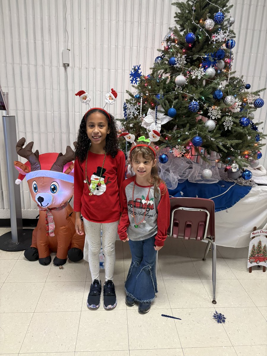 Sweet Stripes!! Countdown to Christmas!! #TigerNation 
<a href="/keelmathTN/">Eddie Keel</a> <a href="/Aritmetica_Lady/">A Smith</a> <a href="/FCPSchoolsTN/">Fayette County Public Schools</a> <a href="/WendyBoone1983/">Wendy Boone</a> <a href="/mermaidninja713/">Emily Winchell</a> <a href="/OESrockSTARS/">Oakland Elementary School</a> <a href="/oessnookster1/">oessnookster</a> <a href="/BCESMustangCity/">Buckley-Carpenter</a>