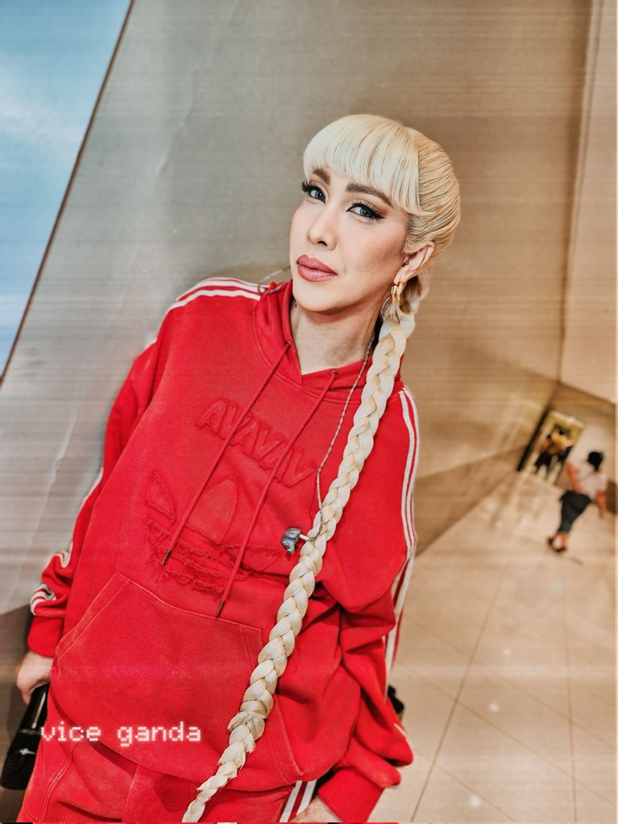 roxasydney's tweet image. 📸📸📸

Meme before the Call Me Mother mall show at Ayala Malls Feliz starts 

#ViceGanda #CallMeMother #MMFF2025 #TeamVice 

photographed by yours truly 🫶