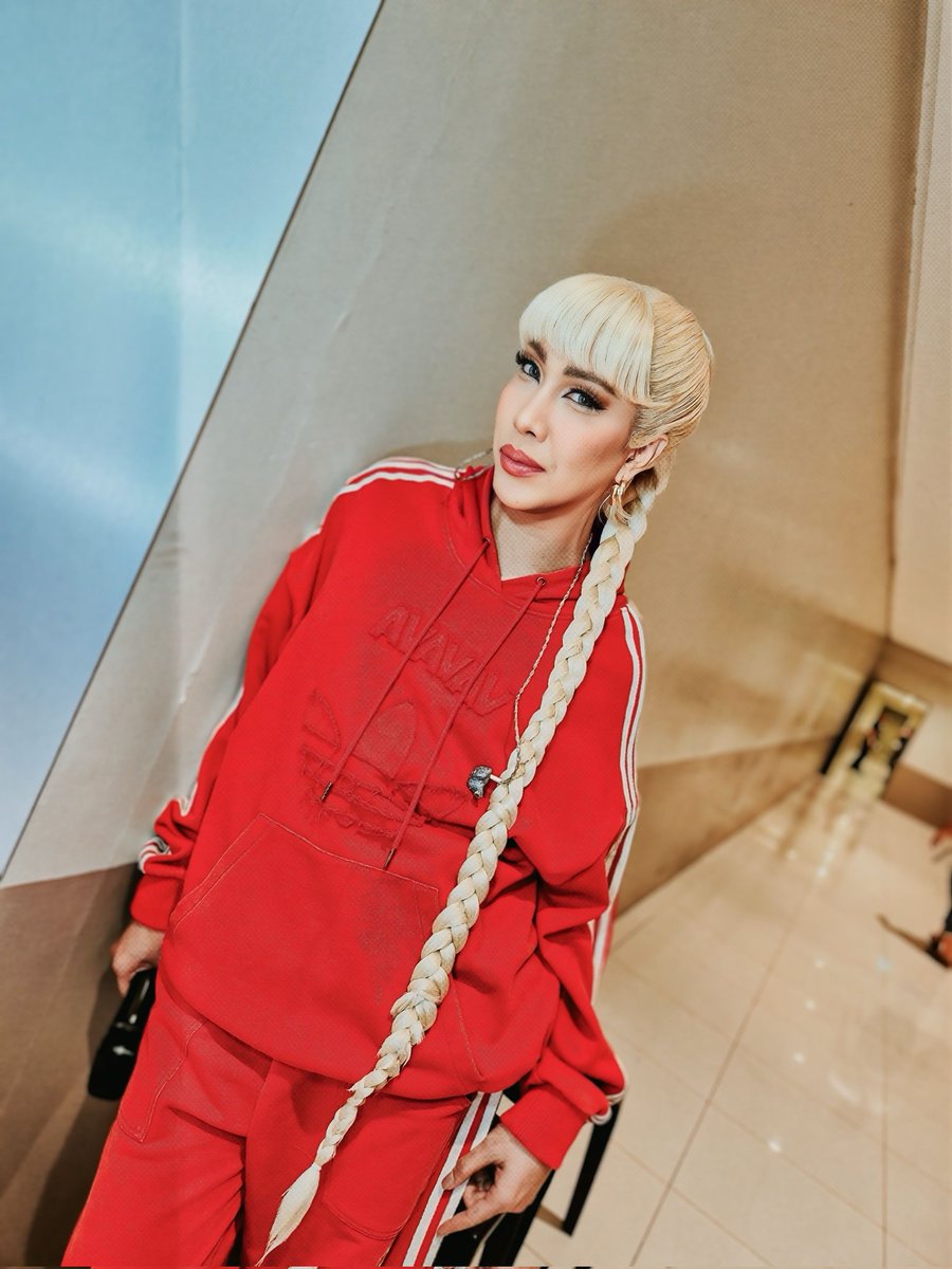 roxasydney's tweet image. 📸📸📸

Meme before the Call Me Mother mall show at Ayala Malls Feliz starts 

#ViceGanda #CallMeMother #MMFF2025 #TeamVice 

photographed by yours truly 🫶