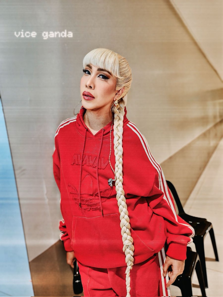 roxasydney's tweet image. 📸📸📸

Meme before the Call Me Mother mall show at Ayala Malls Feliz starts 

#ViceGanda #CallMeMother #MMFF2025 #TeamVice 

photographed by yours truly 🫶