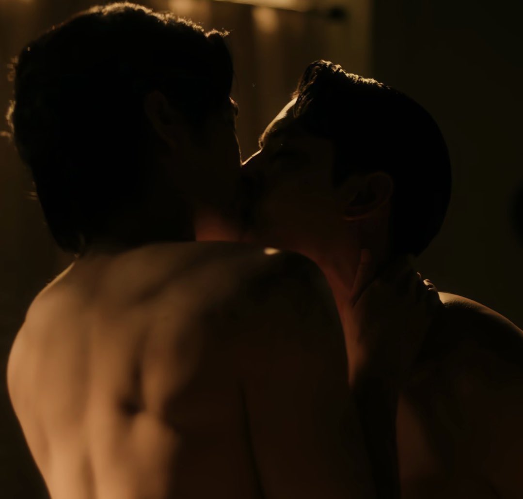 คุณจูบฉัน รอยจูบนั้นย่อมติดจนตาย จะลบรอยจูบอย่างไรไม่หาย อย่าลืมอย่าเลือน