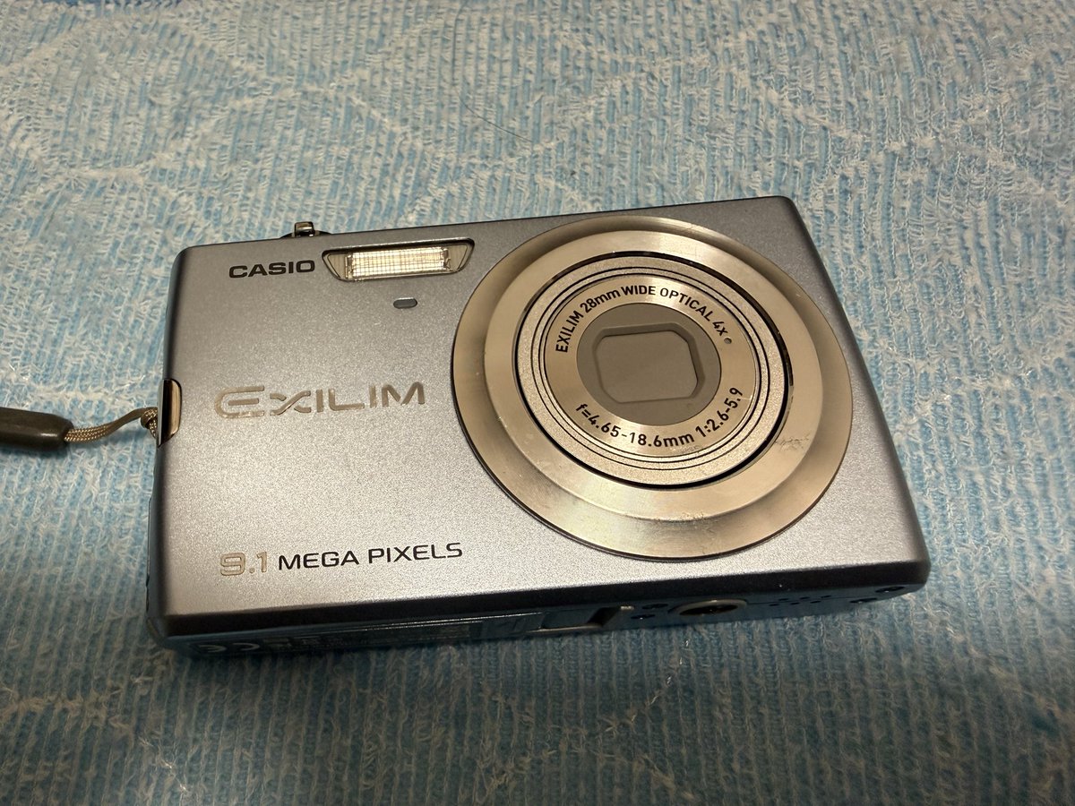 息子にコンデジを使わせたいのだが、国内メーカーのエントリーモデルは