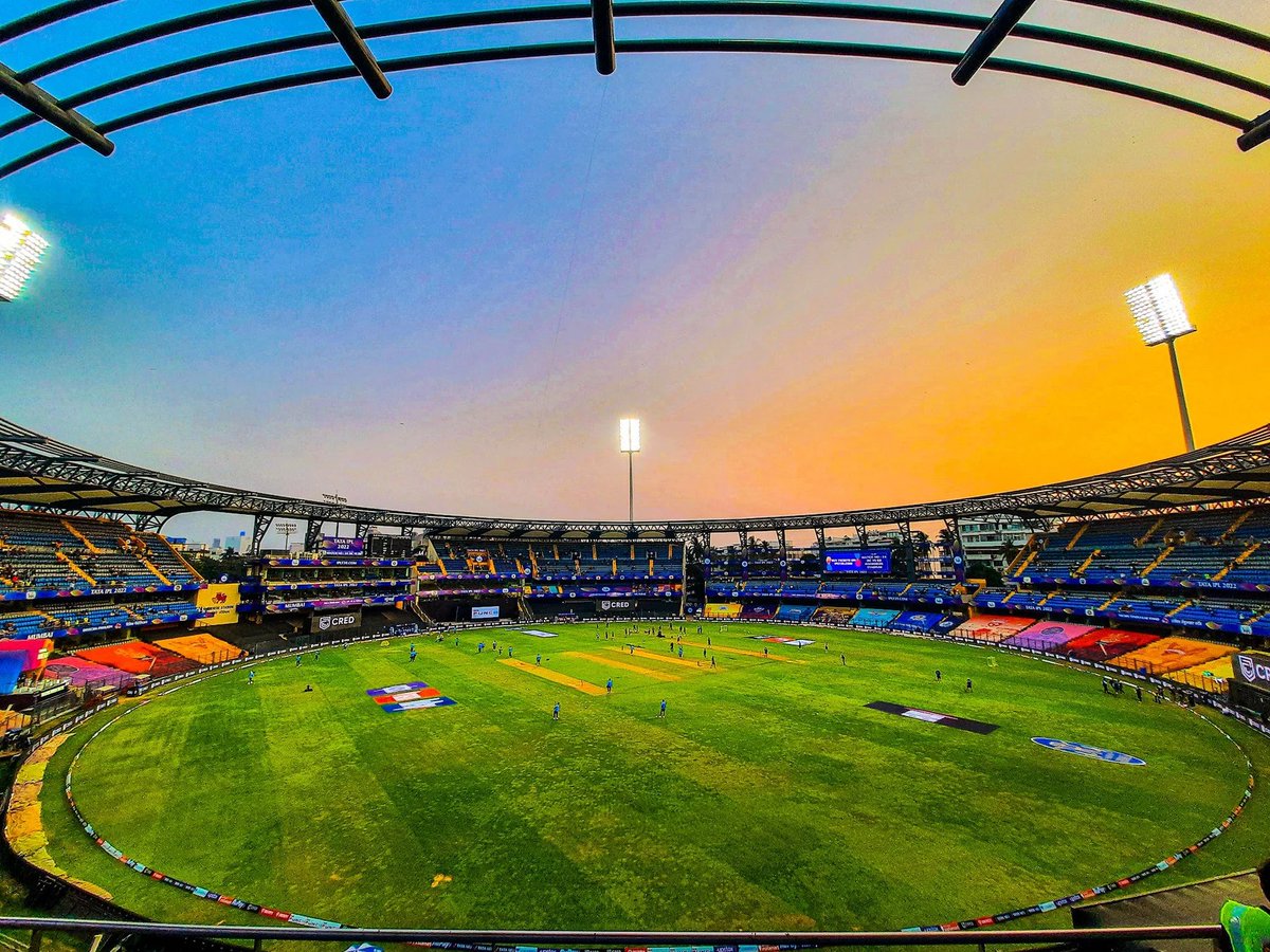 APTalksCricket's tweet photo. No smog shit
No AQI nonsense
World class atmosphere created by fans
Iconic games

But BCCI thought hosting in north would be a better idea in peak winter than in Wankhede. 🙏🙏❤️ 
#INDvsSA https://t.co/86iNo0nN0y