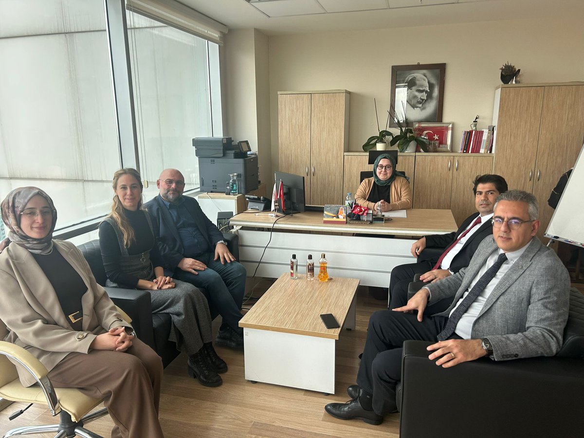 Aile ve Sosyal Hizmetler Bakanlığı Aile Eğitimi ve Danışmanlık Hizmetleri Daire Başkanı Sayın Esra Yaman’ı ziyaret eden Türk Psikologlar Derneği heyeti; aile danışma merkezlerinde yürütülen hizmetler, bu alanda görev yapan psikologların mesleki yetki ve sorumlulukları ile