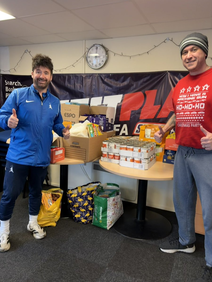 AFCTelfordutdCC's tweet photo. Huge thank you to Jay Gough – Telford Batman 

Jay took Ian Preece, Head of the Foundation, shopping , filled a trolley to the brim with essentials for our Christmas Kindness Appeal.

An incredible act of generosity supporting families struggling this Christmas.
A true local hero https://t.co/W4gk01MXli