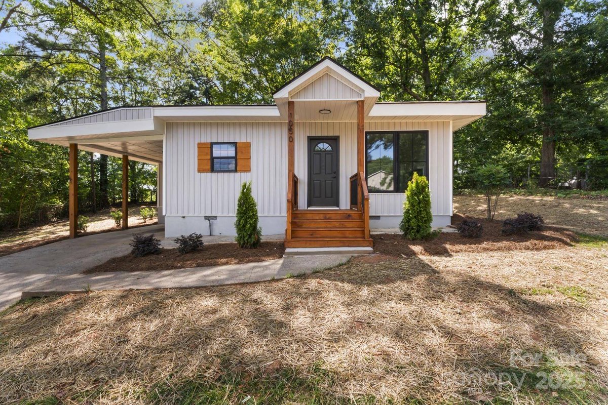 DeniseKWilson's tweet photo. 1050 Barnett DR, Kings Mountain, NC 28086 just hit the market!
Take a look at this awesome space: https://t.co/vIczDPP81y
Denise Wilson-Prime 1LIR- 704-615-7347 https://t.co/eUwltMvrH9