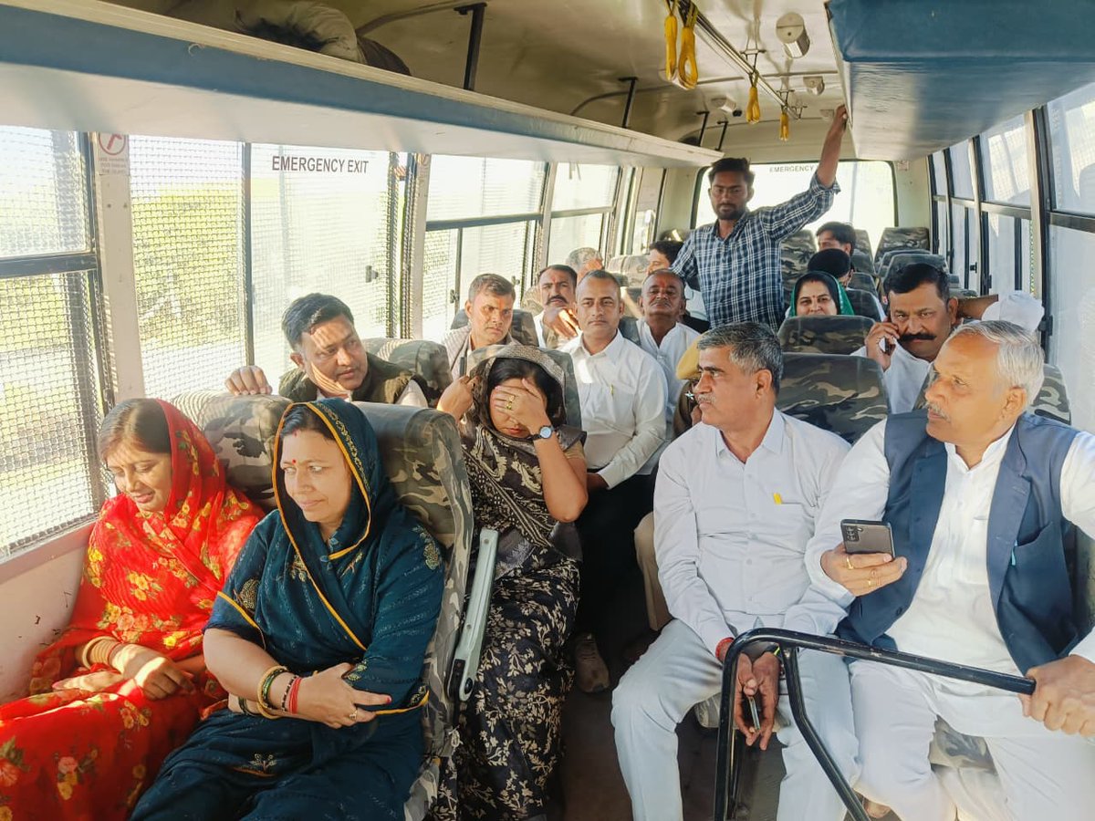 जालोर जिले की विभिन्न जनसमस्याओं के समाधान की मांग को लेकर ज्ञापन देने जा रहे जिला कांग्रेस कमेटी जालोर के प्रतिनिधिमंडल को पुलिस प्रशासन द्वारा गिरफ़्तार किया जाना अत्यंत दुर्भाग्यपूर्ण, निंदनीय और लोकतंत्र पर सीधा प्रहार है।

यह स्पष्ट करता है कि राजस्थान में असहमति की आवाज़ को