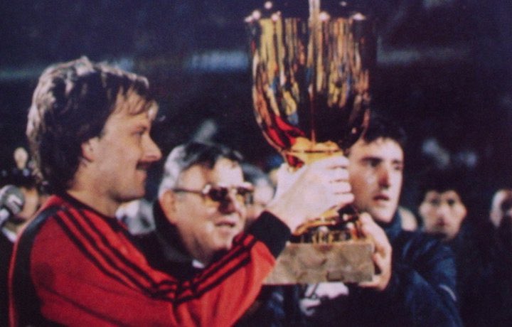 stevevicrn's tweet photo. Tanti auguri cugini di secondo grado,
effettivamente certi trofei a noi mancano 
#Milan #MitropaCup https://t.co/EDYeBOxiTq