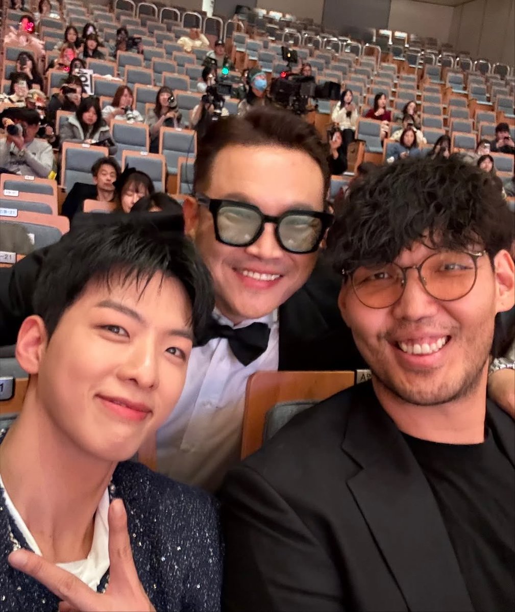 djasterth's tweet photo. [#Repost] @/aster_djofficial 

2025Yung Korean Artist Awards에서 DJ부분 수상했습니다🏆작업실,공연장 밖으로 나오니 어색했지만 좋아하는 분들 많이 뵈어서 좋았어요😌,,감사합니다 열심히 할게효🫶🏻

#aster #djaster #아스터 https://t.co/L73lCBy7mn
