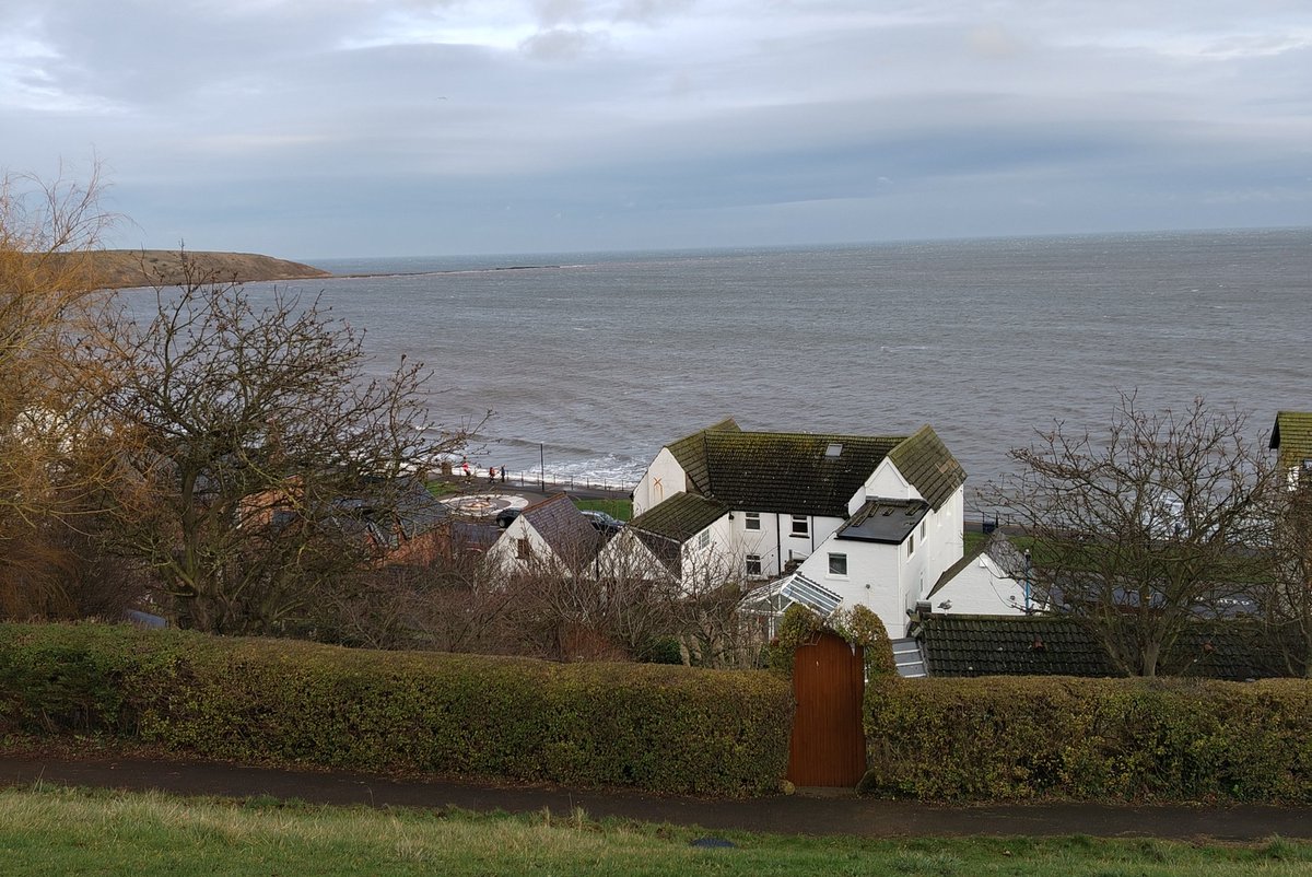 Stevenrose56's tweet photo. A cold breezy day in Filey, but still looks lovely. #filey https://t.co/aqTNaWtQ0R