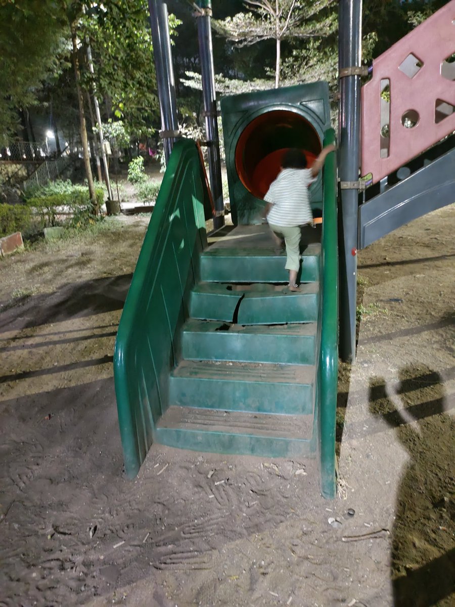 pourushpatil's tweet photo. 🚨 URGENT SAFETY HAZARD at Sai Garden, Sambhajinagar https://t.co/VQDNJ4hvCx' play area is in a dangerous state. Broken slides with sharp edges &amp; damaged steps are a major accident waiting to happen.Requesting immediate repair.@PCMCSarathi @shekhardalal @maheshklandge
#MyPCMC https://t.co/3hA2L436IV
