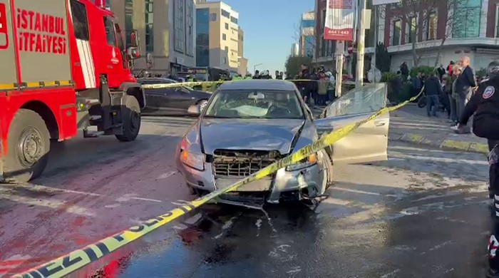 #Sondakika İstanbul Şişli'de aracın yayaların arasına daldığı kazada 2 kişinin hayatını kaybettiği öğrenildi.