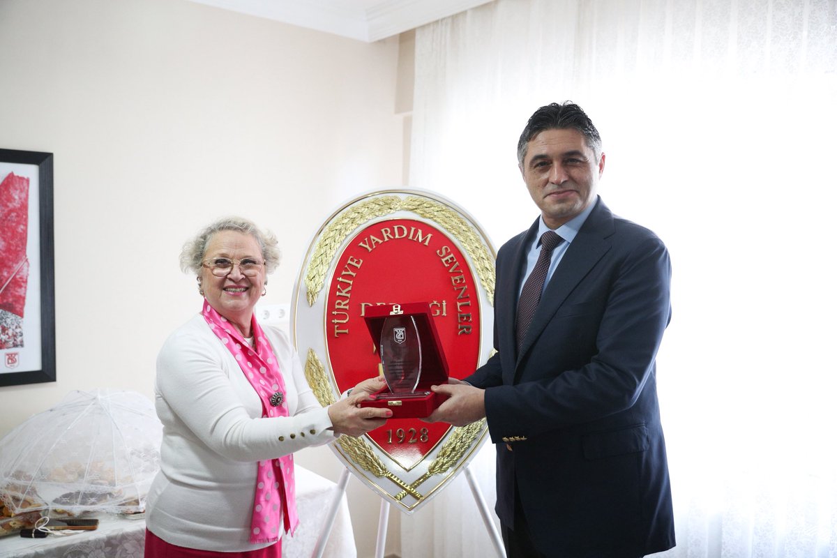 Yardımseverler Derneğimizin burslu öğrenciler yararına düzenlediği yılbaşı kermesine mutlaka uğrayın. 😊