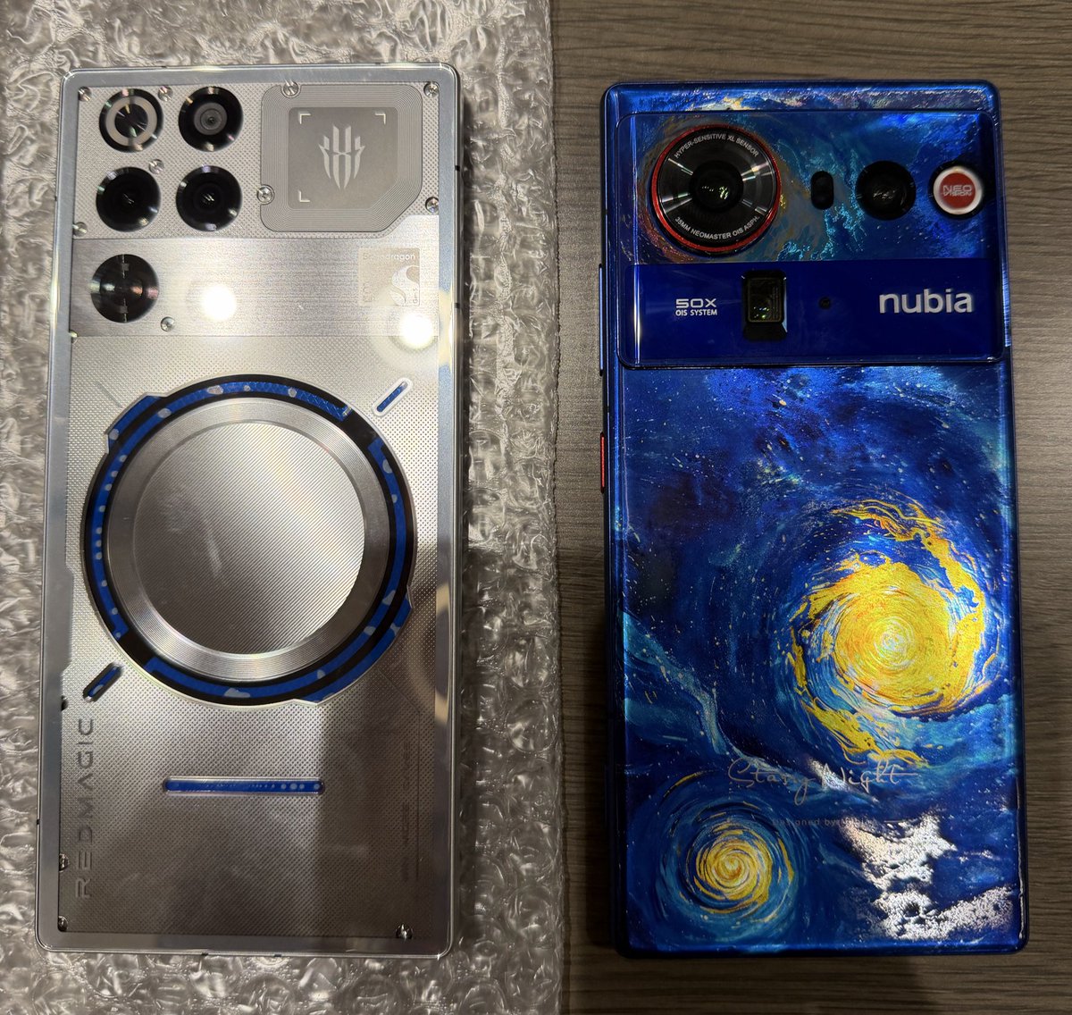 実は兄弟機な両者。 コンセプトは真逆😅 まさかこれを撮った翌日に