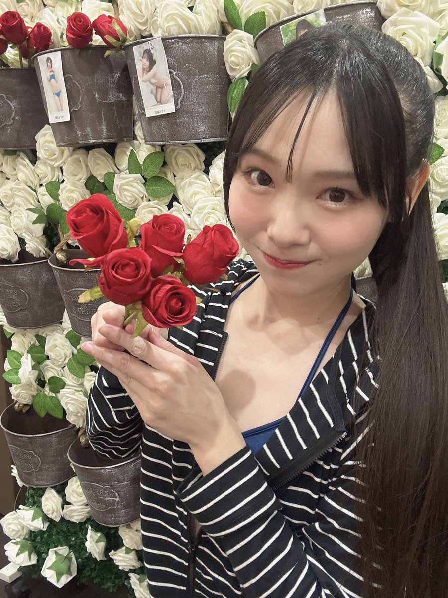 愛のバラ5本🌹🌹🌹🌹🌹
ありがとうございました！！！ https://t.co/HsXsMoCJ4j