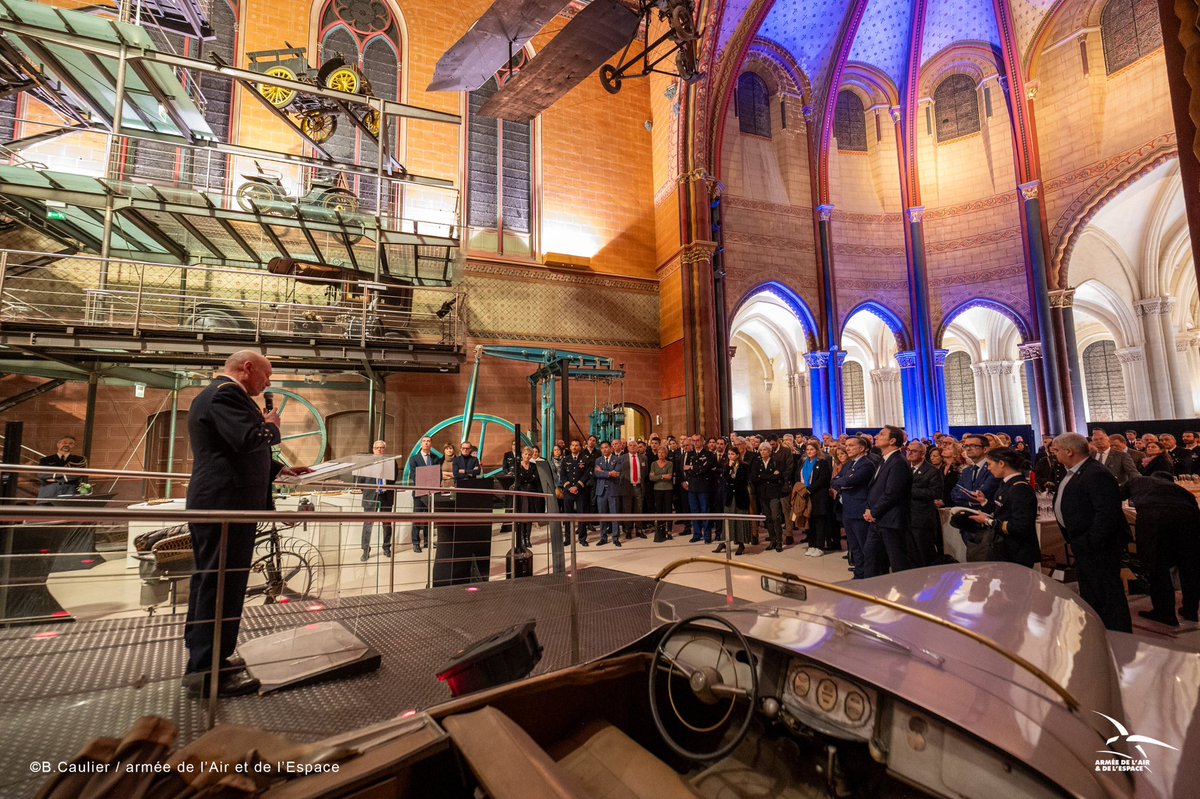 CEM_AAE's tweet image. 20 ans du réseau #ADER ! Depuis deux décennies, ses membres agissent comme un pont entre l’AAE et la société civile. Lundi, 26 nouveaux Adériens ont rejoint la promotion 26 « Ardennes ». Ensemble, faisons vivre ce réseau unique, source d’inspiration et de perspectives nouvelles.