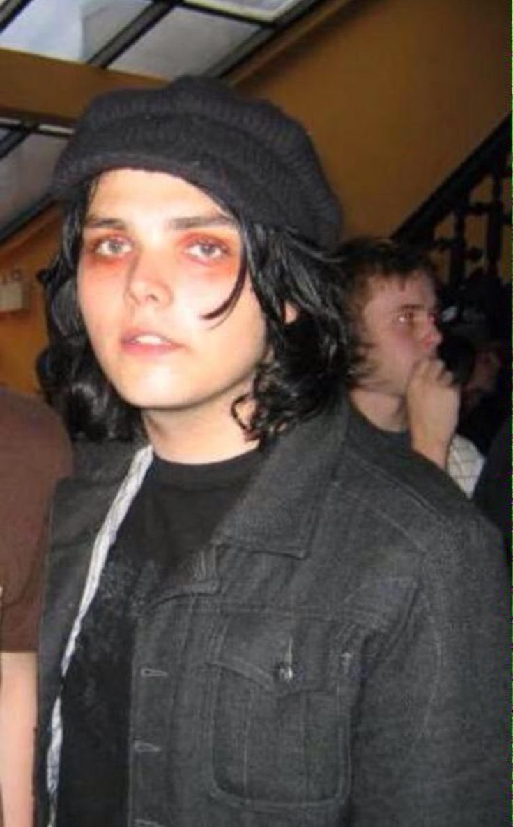 vampireroan's tweet image. i actually can’t breathe i feel like a victorian man seeing a woman’s ankles for the first time why is he literally beautiful