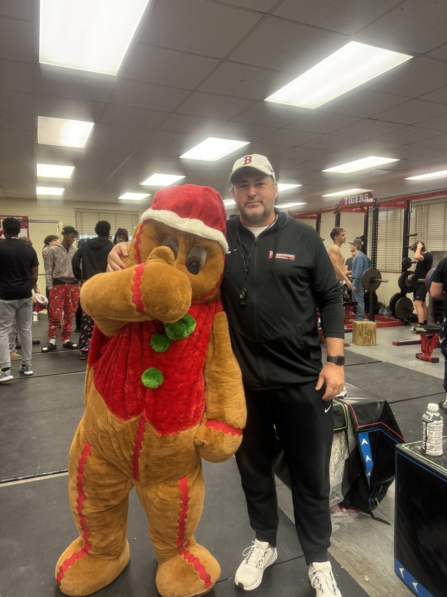 Coach Brad Waggoner tweet media