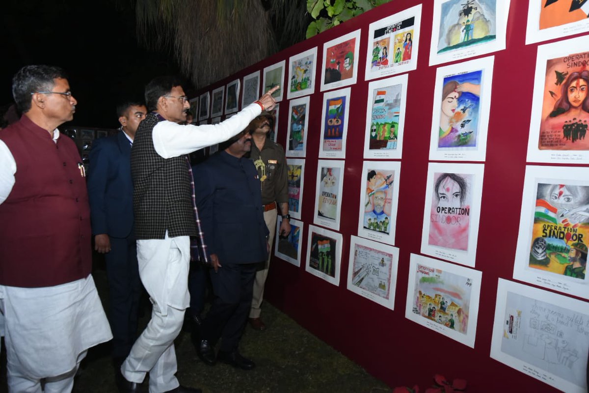 lokbhavan_wb's tweet photo. HG, Dr. C. V. Ananda Bose, visited the Exhibition on Operation Sindoor organized by Shri Sanjay Seth, Honb'le Minister of State, Defence, Govt of India, in New Delhi.

Officer on Special Duty https://t.co/shyS36QgJl