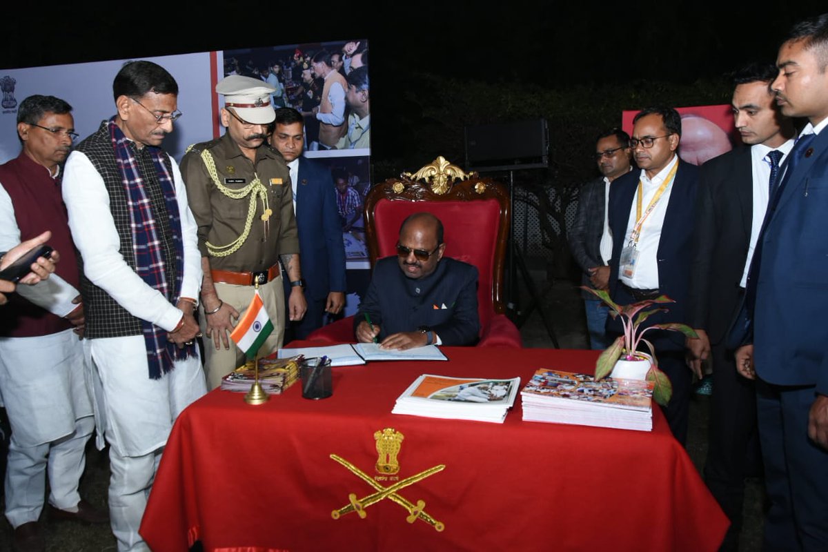 lokbhavan_wb's tweet photo. HG, Dr. C. V. Ananda Bose, visited the Exhibition on Operation Sindoor organized by Shri Sanjay Seth, Honb'le Minister of State, Defence, Govt of India, in New Delhi.

Officer on Special Duty https://t.co/shyS36QgJl