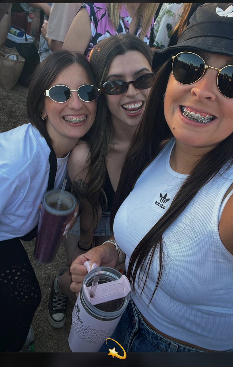 dxtrenit's tweet image. Un año más con la cúspide @melanniemachado