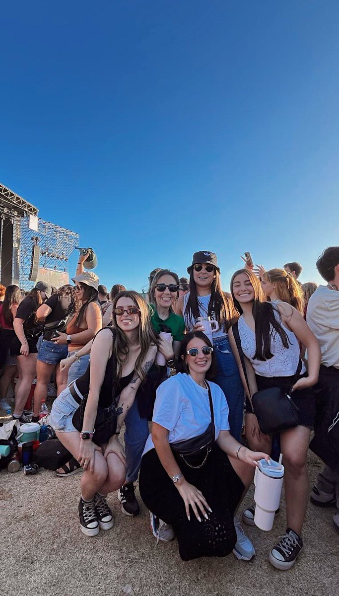 dxtrenit's tweet image. Un año más con la cúspide @melanniemachado