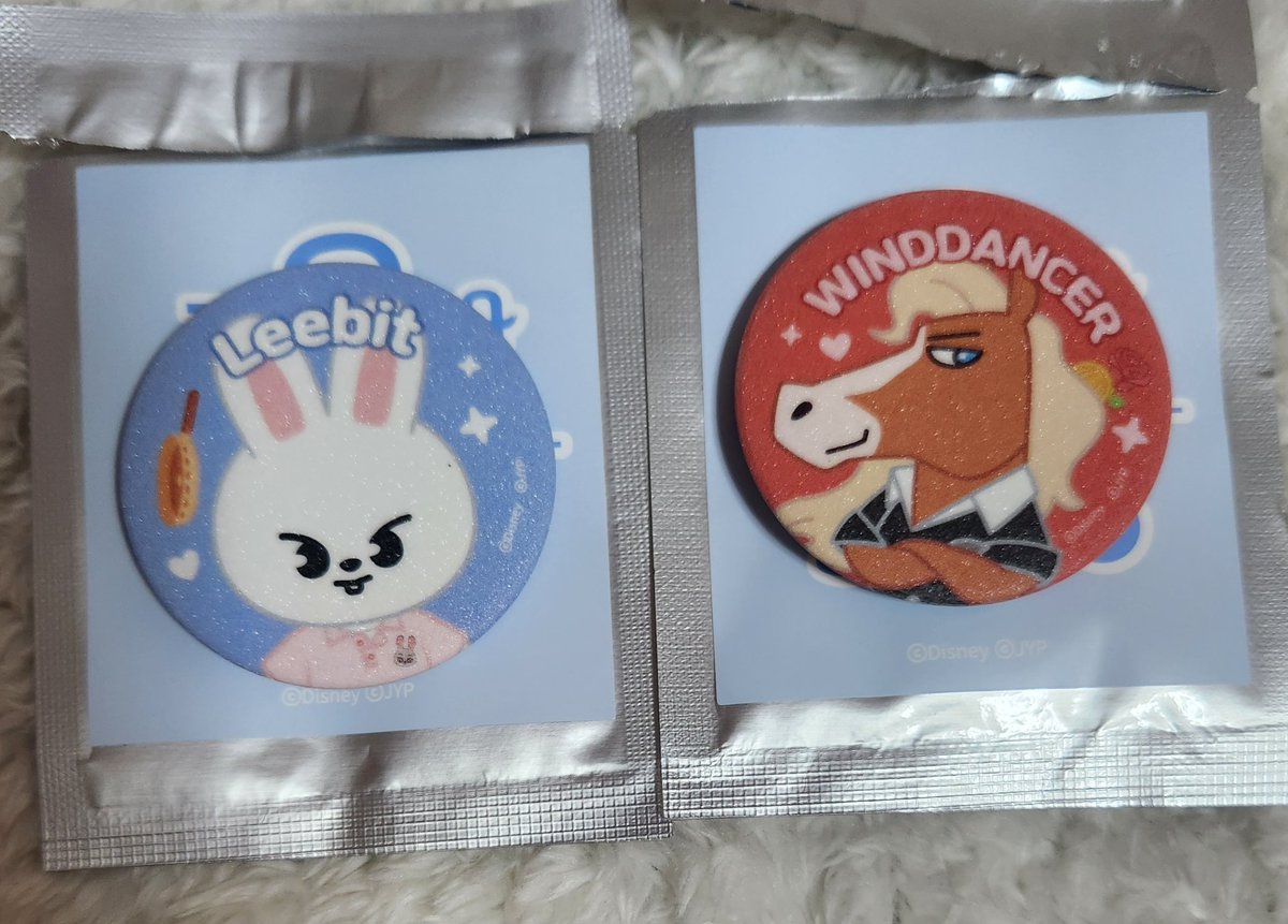 ZOOTOPIA2×SKZOO GLITTER CAN BADGE交換探してます 譲]🐰🐴写真のもの