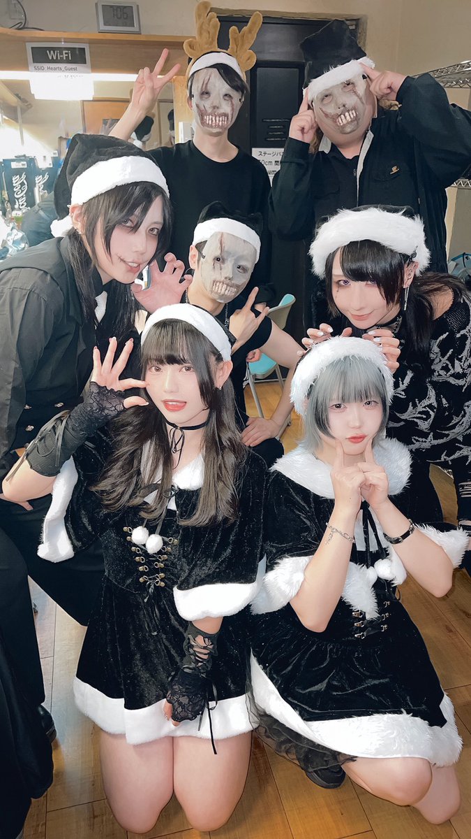 BBTS_koushiki's tweet image. Screaming Christmas -BLACK SIDE-
ご来場・ご視聴いただいた皆さま、
最高の夜を一緒に作ってくれて感謝です🥂
いつも支えてくれるゾンビバンドにも最大級の感謝✨

そして──
次回12/23 RED SIDE は...🎄

また違った表情のScreaming Christmasをお届けします。ぜひ一緒に過ごしましょう！

◯12/23