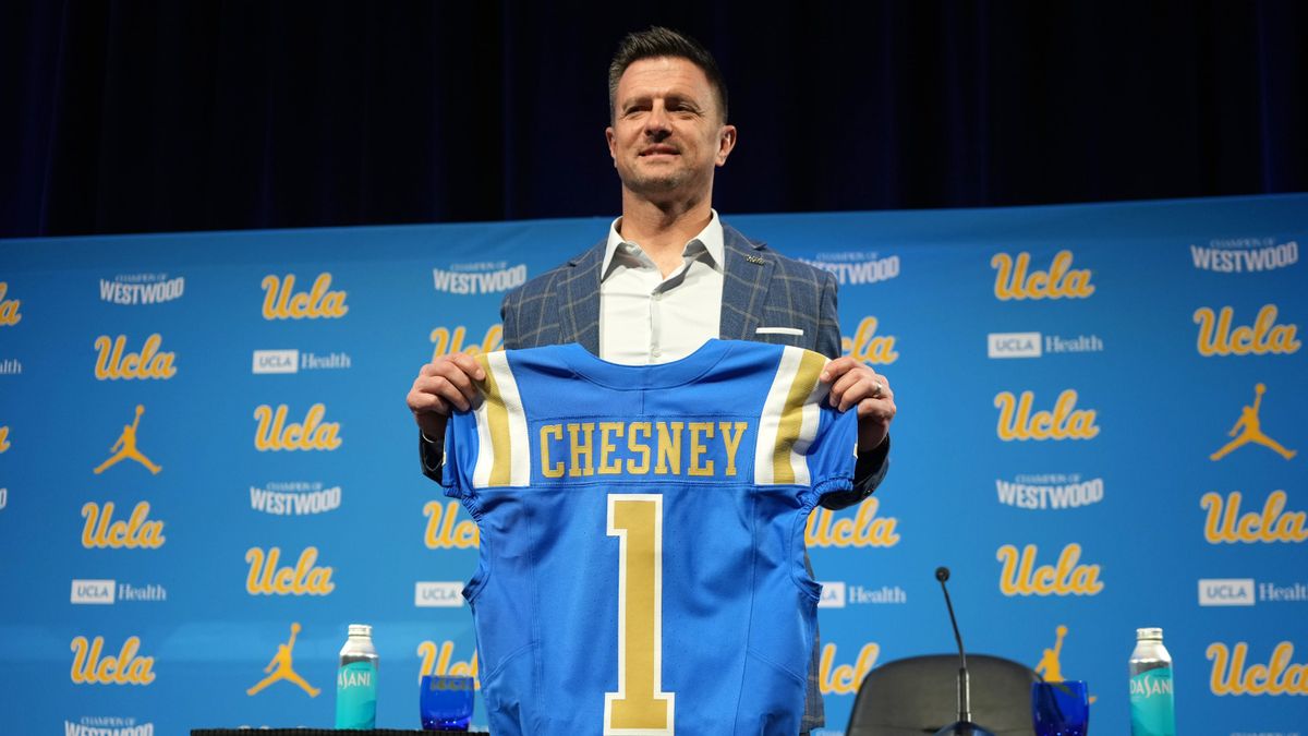 UCLA's Bob Chesney ranked below three other Big Ten coaches in CFP uclawire.usatoday.com/story/sports/c…