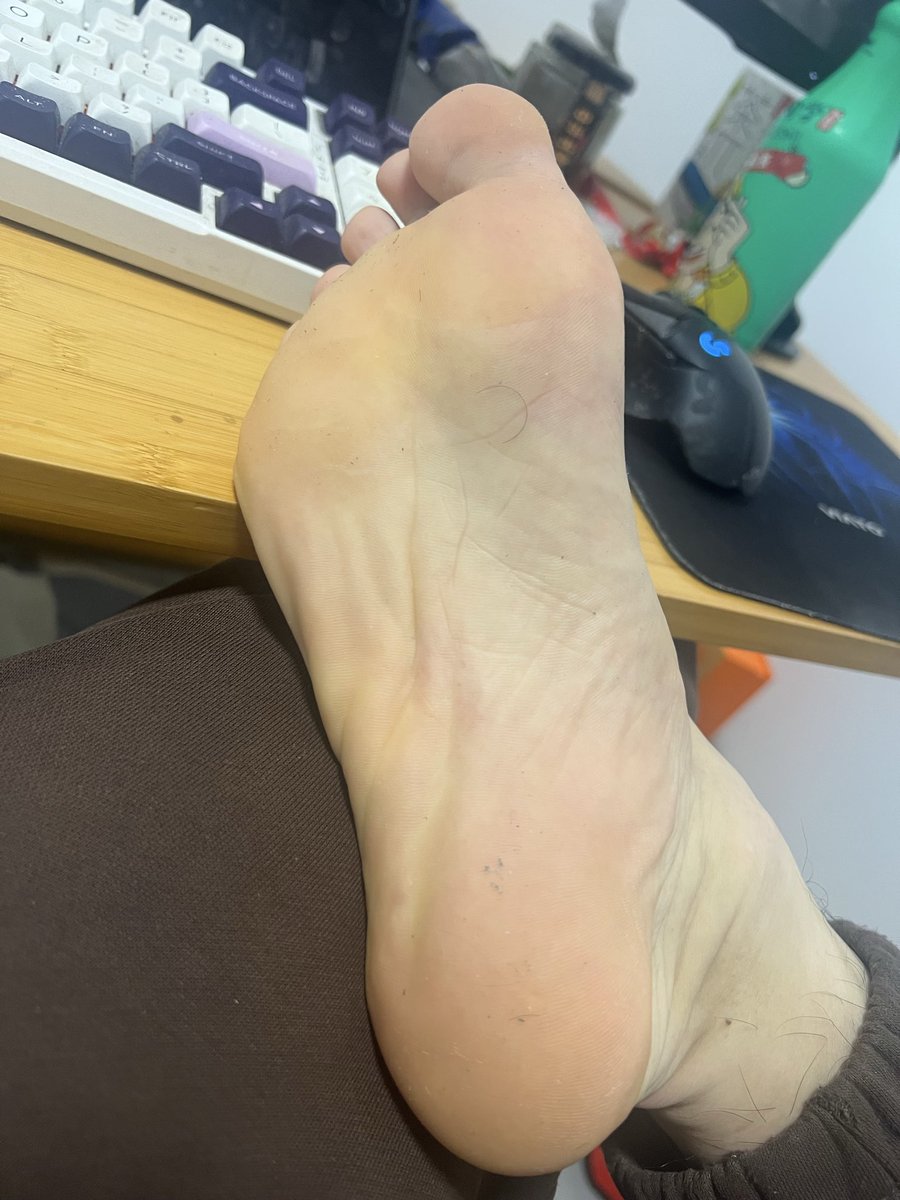 夜宵时间，傻逼母狗们