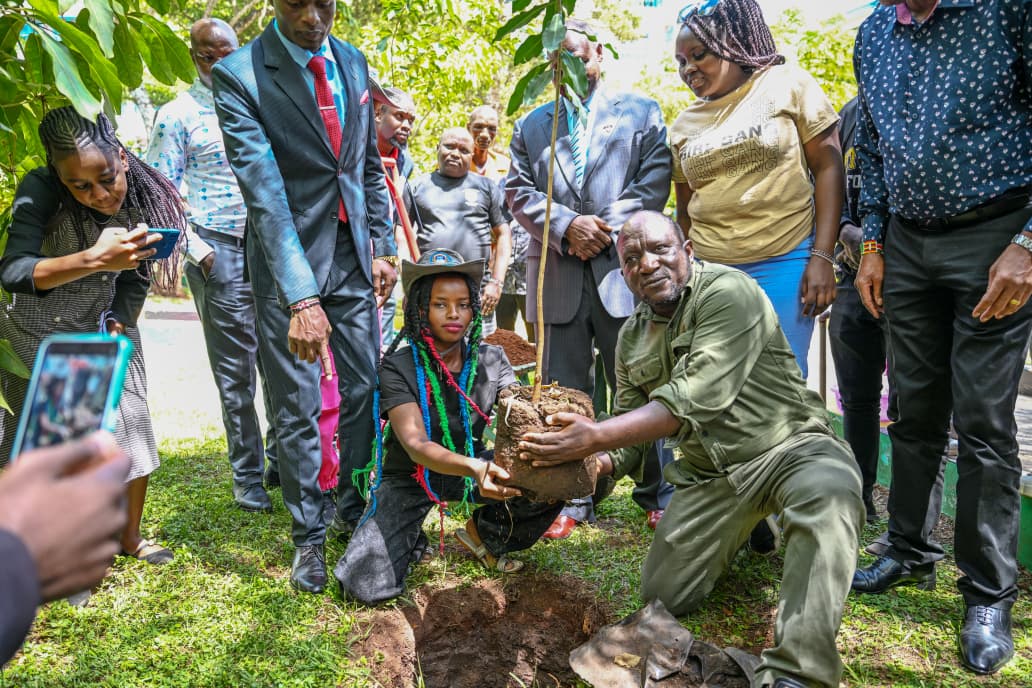 kagojohnk's tweet photo. #MKUGiftsTruphena Mount Kenya University has confirmed its dedication to environmental education by awarding Truphena Muthoni a full scholarship, acknowledging youth initiative, conservation advocacy, and academic excellence as drivers of societal progress. #MKUGiftsTruphena https://t.co/3efCVgKAaL