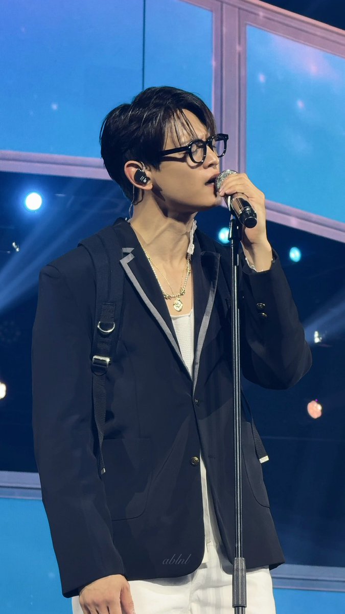 _ablnl_'s tweet photo. #SHINee #최민호 #민호 #MINHO #TEMPO #OURMOIVE
251214 SEXY HOT NERD https://t.co/tk7yFRDMd0