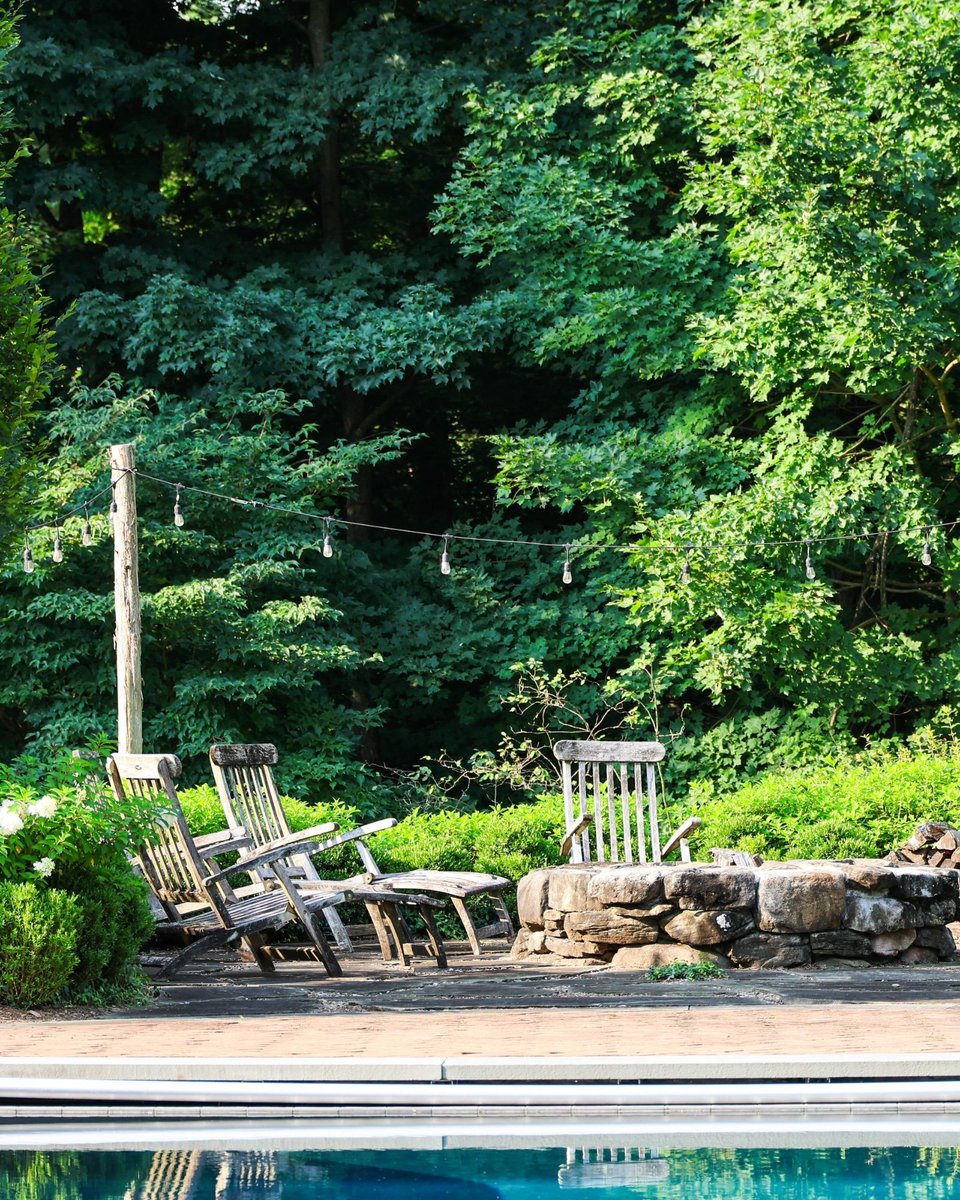 mufsonpools's tweet image. The #pool may be cold, but the right #firefeatures keep #outdoorliving going all year long 🪵

Mufson Pools: #Landscape &amp;amp; Design creates #outdoorspaces that stay inviting well beyond #summer.

Your #backyard should be enjoyed in every #season:
🔗 mufsonpools.com