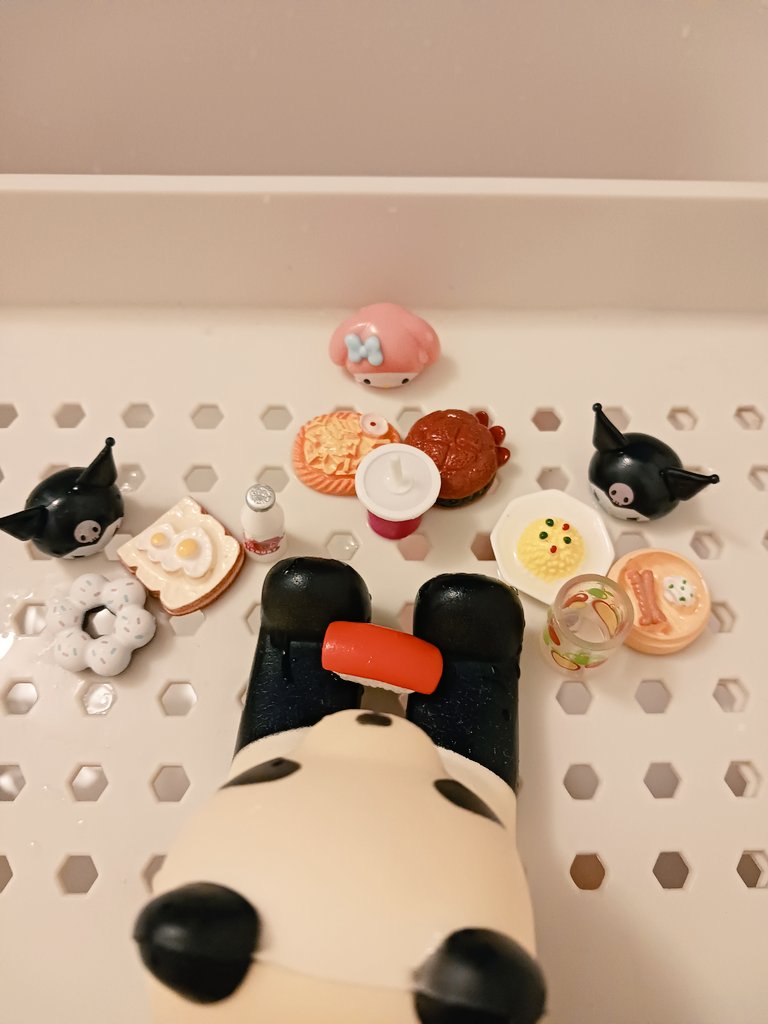 butsu2ratil's tweet photo. バスボムから出てきた子達 https://t.co/8ioRResPPe