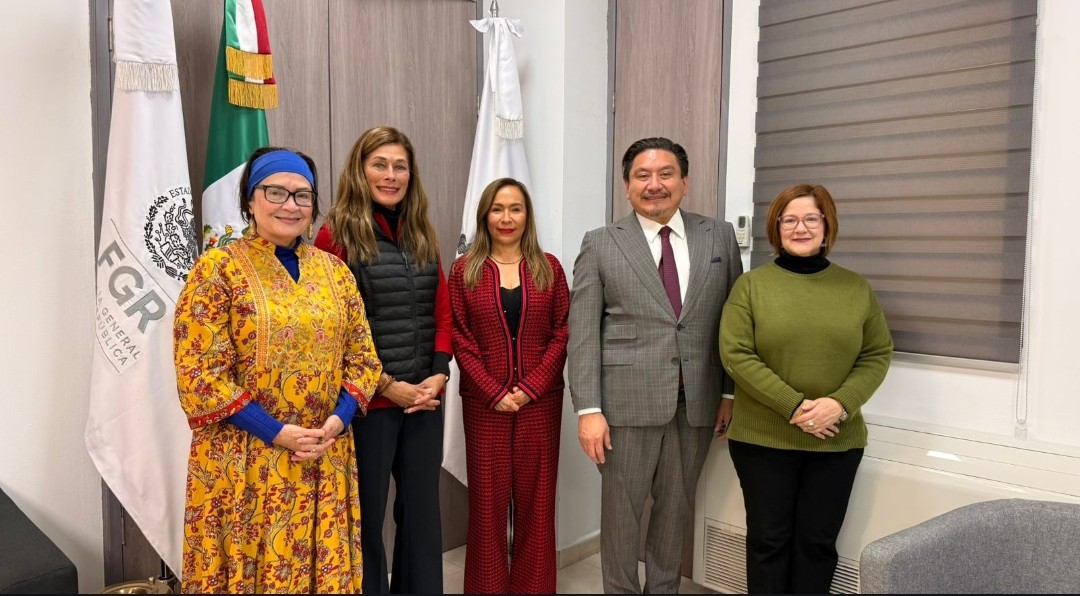 El Grupo de las Seis fuimos atendidas por el Dr. Gonzalo Sanchez Betanzos, Delegado de la Fiscalía General de la República, en Nuevo León, cuando fuimos a interponer la denuncia penal contra las empresas que están emitiendo plomo, cadmio, arsénico y dióxido de carbono al aire ,