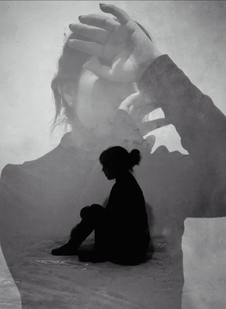 أتعرفون ماهو الغريب في
مشاعرنا ..
إننا نبتعدونحن في أمس الحاجة للقرب
 إننا نتماسك ونحن في أمسّ الحاجة للانهيار إننا نصمت ونحن في أمسّ الحاجه للعتاب
 إننا  نبتسم نعم ونحن في أمسّ الحاجةللبكاء قد نبدو بخير ولكن لن يبوح أحدنا بما يؤلمه ف بعض الكذب كرامة يا سادة.