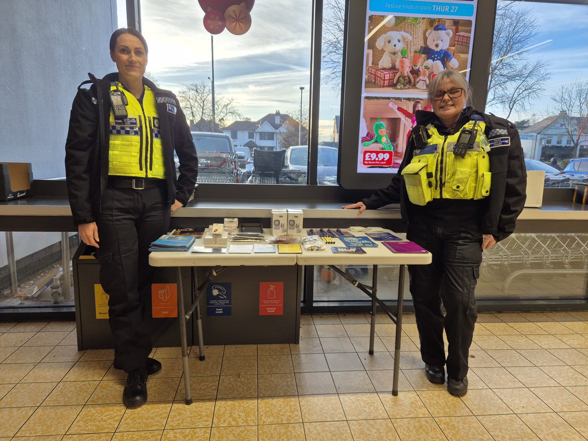 HallGreenWMP's tweet image. #HallGreen Officers have set up a surgery at Aldi in Hall Green. So many goodies and tips to share. Please adhere to the advice around Burglary prevention methods. #Prevention #Burglary