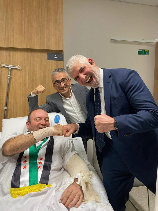 SimNasr's tweet image. #Australie Le médecin d'Ahmed al-Ahmed originaire d'Idleb, l'orthopédiste Tamer Al-Kahil originaire de Homs &amp;amp; le néphrologue Anas Natfaji originaire d'Alep.