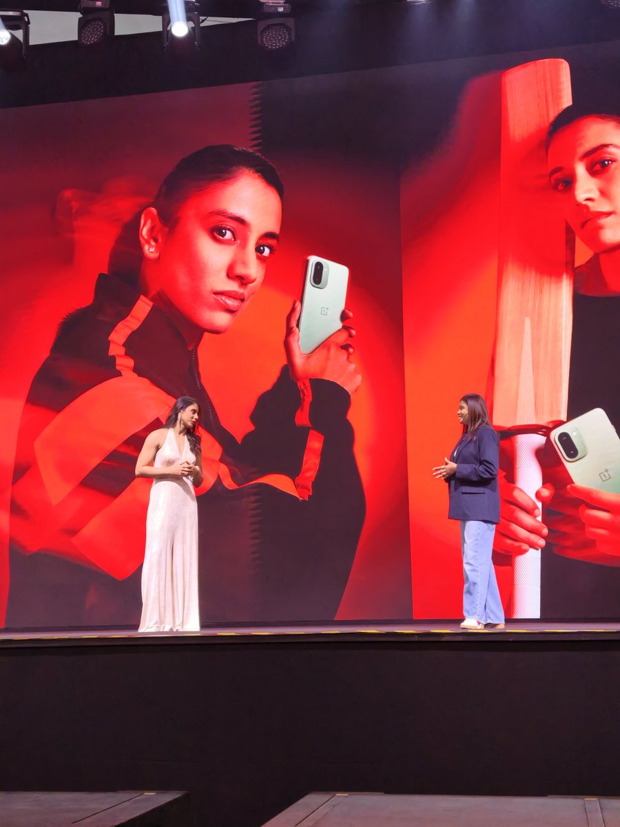 stufflistings's tweet photo. Smriti Mandhana on the stage 😀

#RiseAsOne #OnePlus15R #OnePlusPadGo2 #PowerOnLimitsOff https://t.co/RV0N0Wp5FU