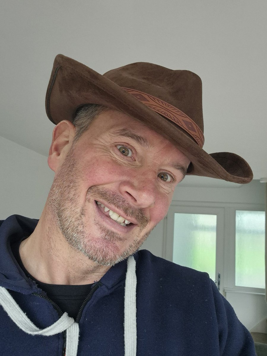 mgbed's tweet image. Struggling to find a Christmas hat.... will this do ??