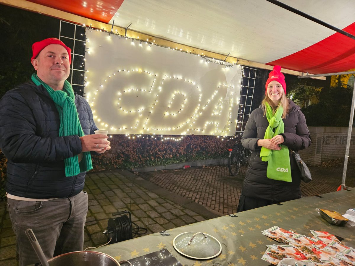 Op de kerstmarkt in Bleiswijk hadden we als CDA Lansingerland goede gesprekken met inwoners over wat er speelt in het dorp.
Zaterdag 20 dec zijn we er weer: met een kraam op de kerstmarkt in Berkel en Rodenrijs ☕🍪 Iedereen is welkom!