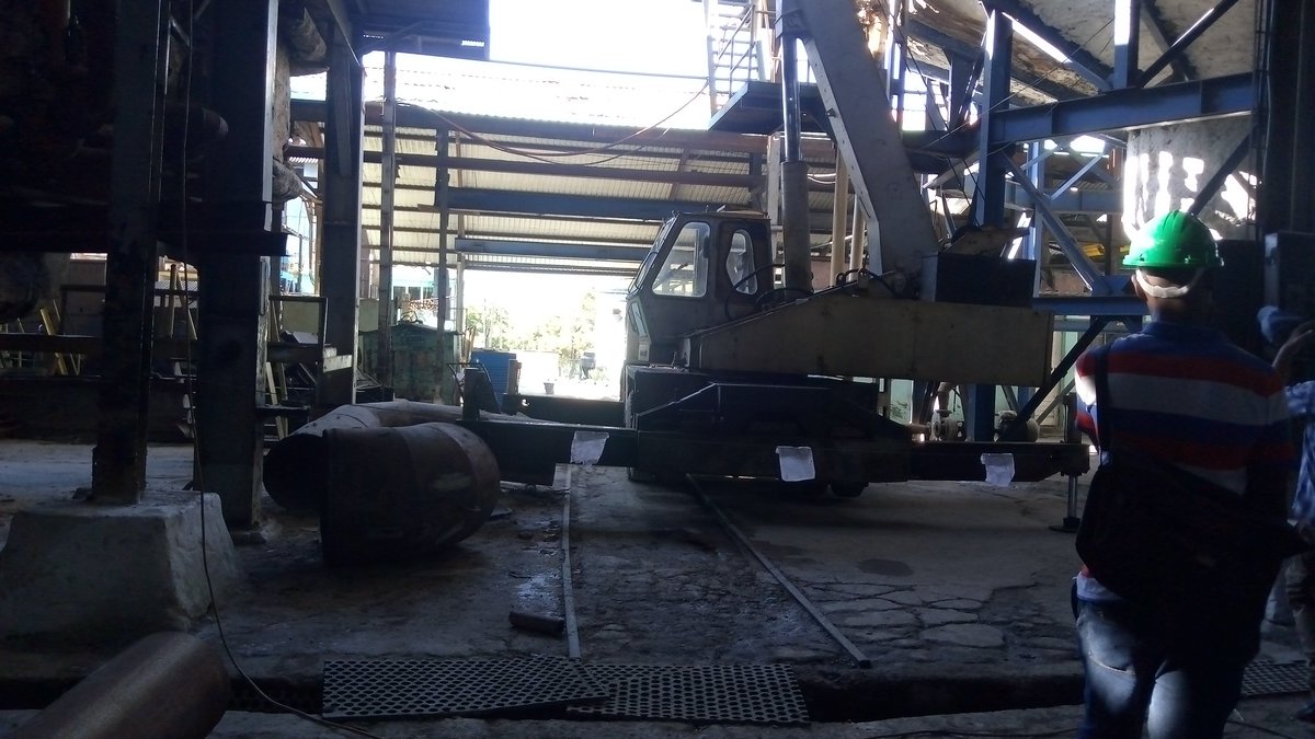 Realizamos una evaluación integral de los aseguramientos de la zafra azucarera en #Guantánamo. Para este gran desafío productivo hay que reforzar los trabajos de reparación del central Argeo Martínez, donde se aprecian avances, pero hay que aumentar el ritmo.
#JuntosPodemosMás