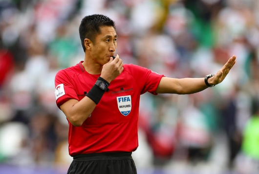 جدل واسع حول مشاركة الحكم الصيني ما نينغ في نهائي كأس العرب 2025 بين الأردن والمغرب 