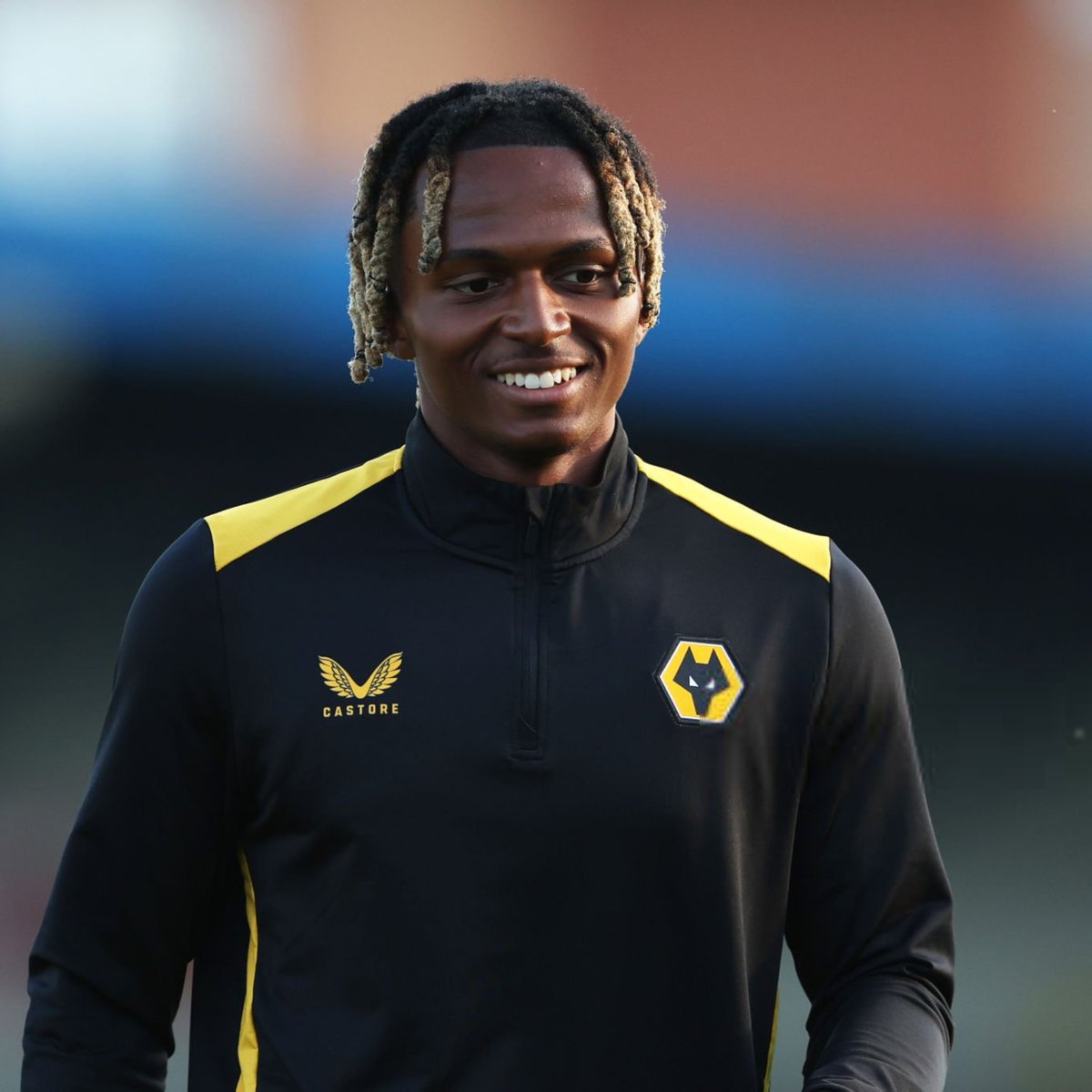 lnstantFoot's tweet image. Ethan McLeod, joueur du Macclesfield FC (D6 🏴󠁧󠁢󠁥󠁮󠁧󠁿) et âgé de seulement 21 ans est décédé dans un accident de voiture. 🕊️

Il était sur la route du retour après avoir gagné à Bedford lorsqu'il a été victime d'un accident qui lui a coûté la vie.

Il a été formé à Wolverhampton sans…