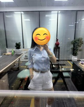 jusk69's tweet photo. **오늘 좀 피곤한데 그래도 웃자! 😊**  
#데일리룩 #셀카 #헤어스타일 https://t.co/euB2EFPKYK