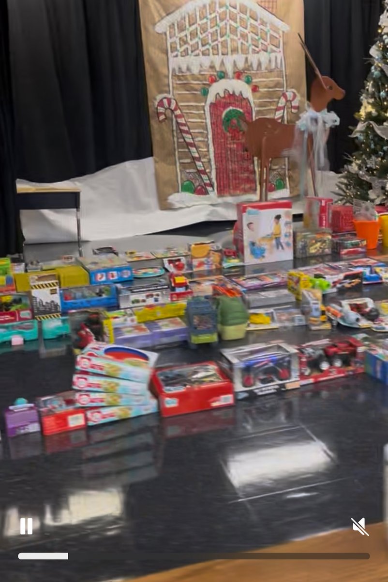 tpatchison's tweet photo. What an incredible achievement Rockbridge ES has achieved by collecting over 800 toys for Each and Every Child in the building. This speaks volumes about the Culture of Care at Rockbridge! Thanks Mr. Gaddis for spearheading another successful toy giveaway 🎄@DeKalbSchools https://t.co/x6AbcTy2nJ